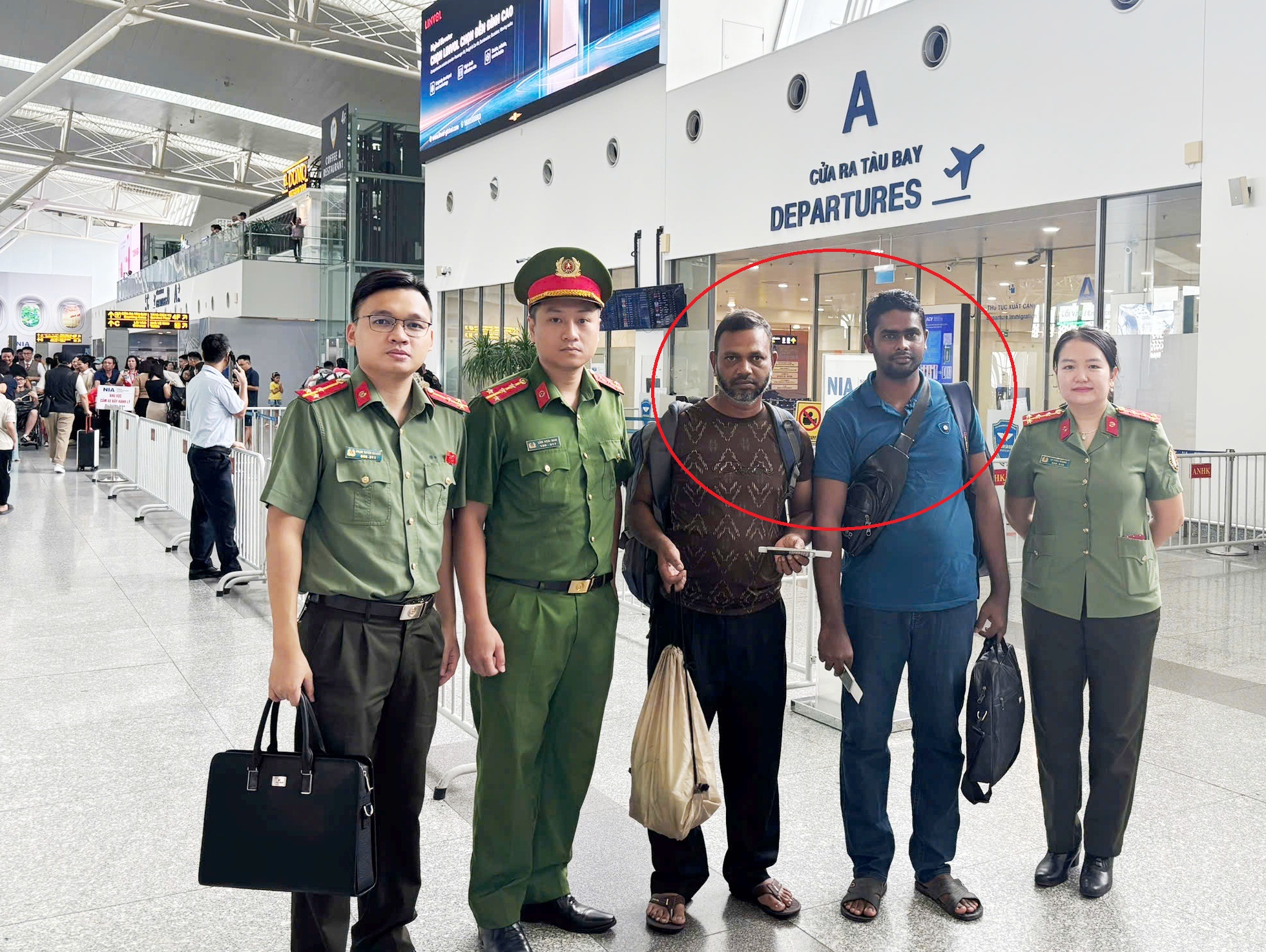 Phòng Quản lý xuất nhập cảnh: Khởi tố vụ án hình sự “Tổ chức cho người khác ở lại Việt Nam trái phép”